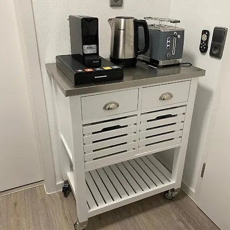 1,5 In S-bahn Naehe, 35 Qm, Max 4 Pers, Zentral, Private Terasse, Internet 250 Mbit Apartment