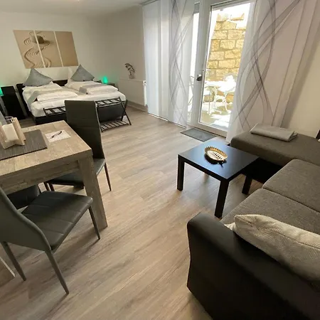 Apartment 1,5 In S-bahn Naehe, 35 Qm, Max 4 Pers, Zentral, Private Terasse, Internet 250 Mbit