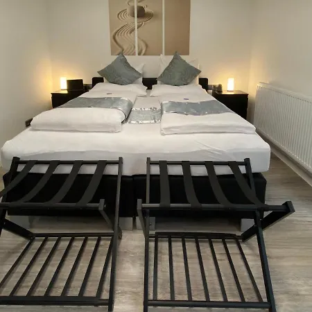 1,5 In S-bahn Naehe, 35 Qm, Max 4 Pers, Zentral, Private Terasse, Internet 250 Mbit *