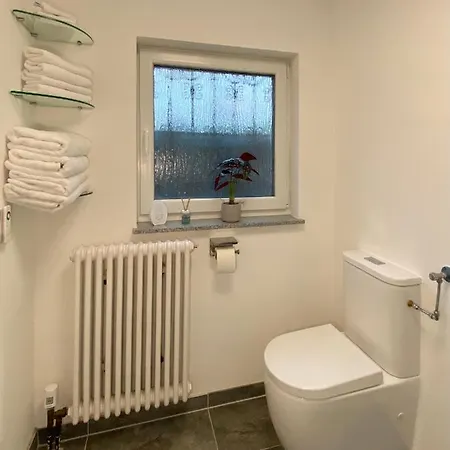 1,5 In S-bahn Naehe, 35 Qm, Max 4 Pers, Zentral, Private Terasse, Internet 250 Mbit Apartman *