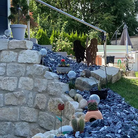 1,5 In S-bahn Naehe, 35 Qm, Max 4 Pers, Zentral, Private Terasse, Internet 250 Mbit